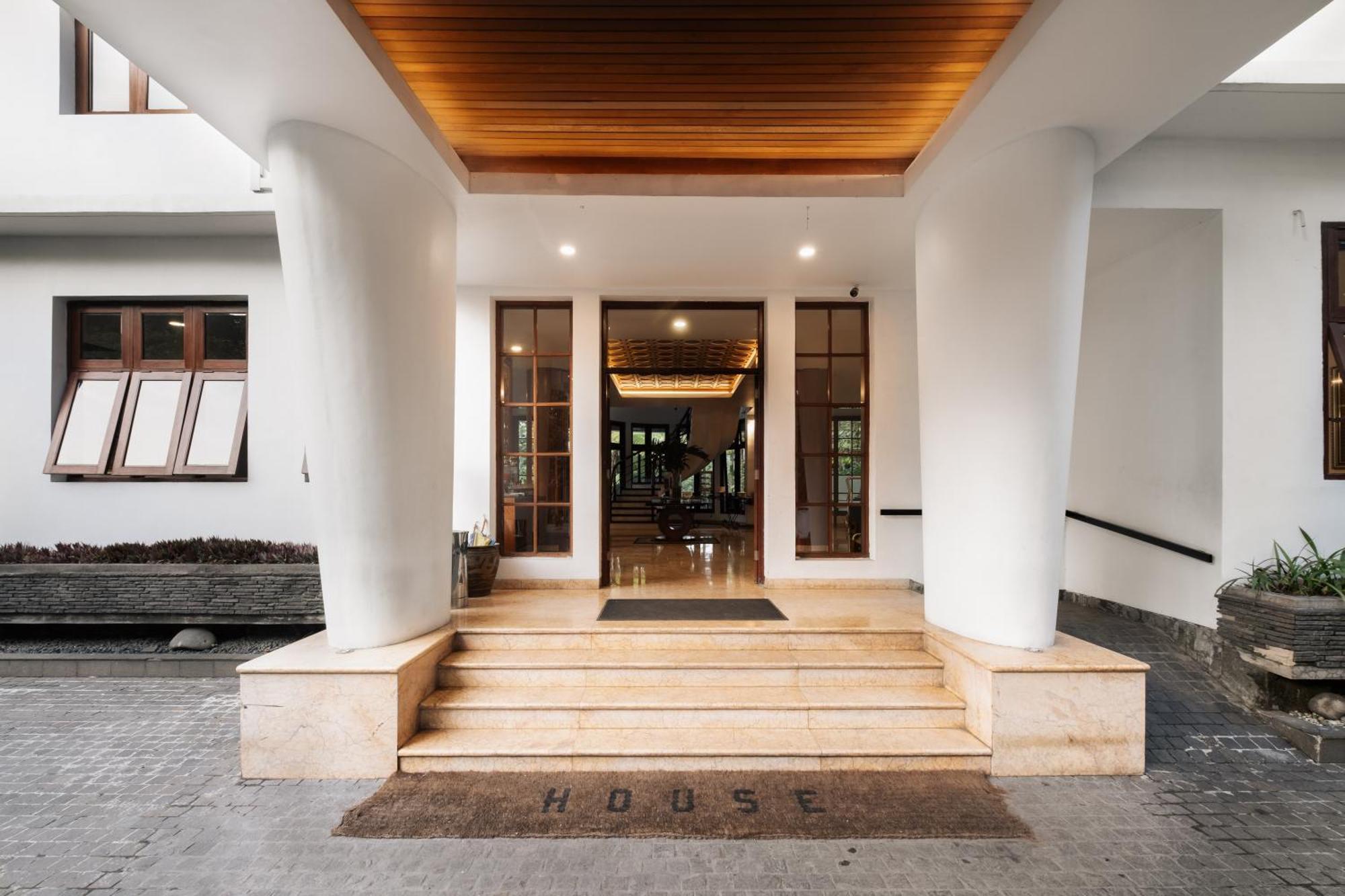 House Sangkuriang Hotel Bandung Kültér fotó