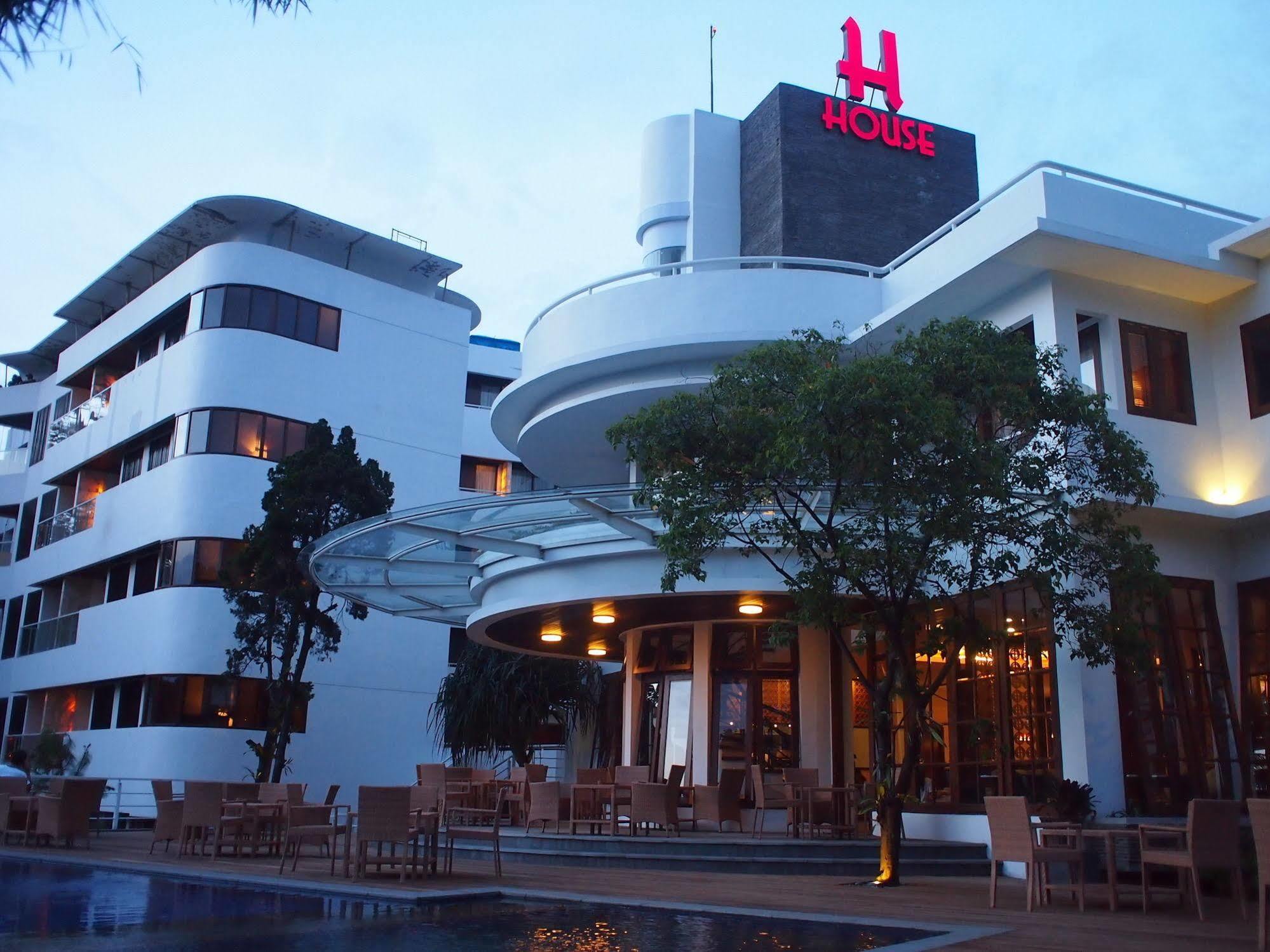House Sangkuriang Hotel Bandung Kültér fotó