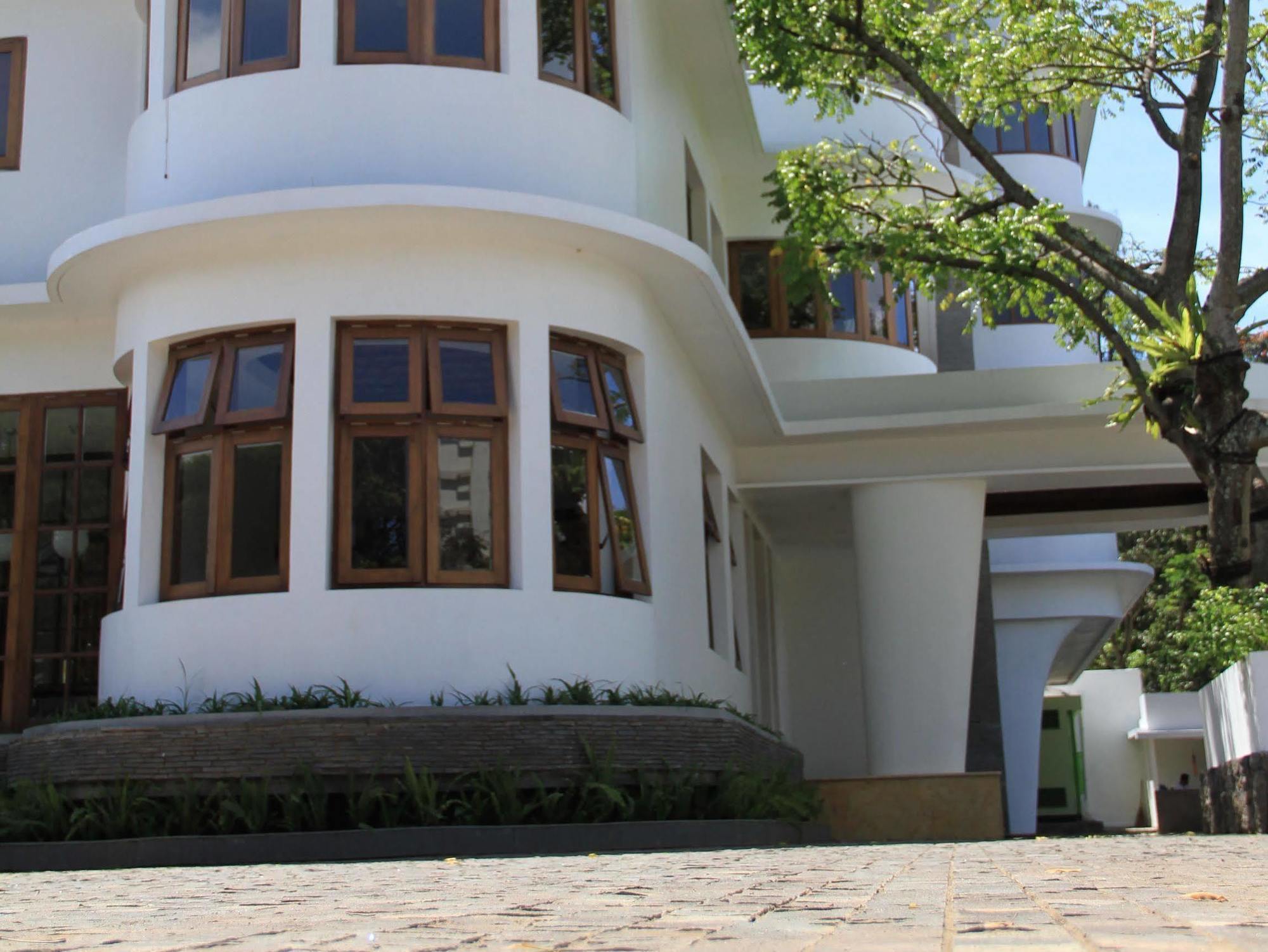 House Sangkuriang Hotel Bandung Kültér fotó